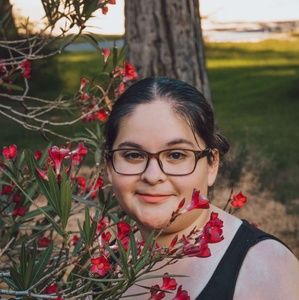 Meet your Posher, Yesenia
